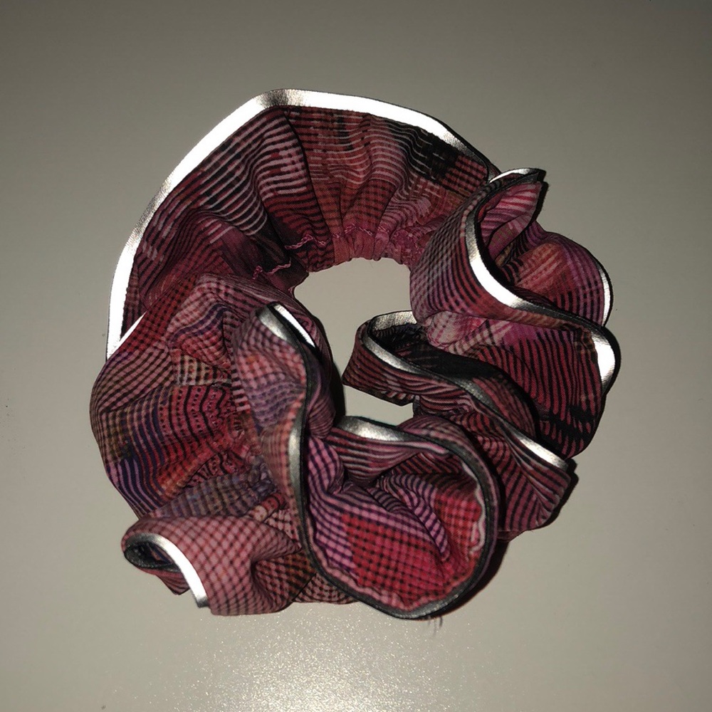 LULULEMON SCRUNCHIE (part of bundle)